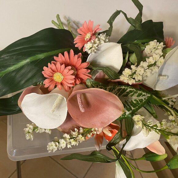 Elegant Floral Assortment - Picture 4 of 9